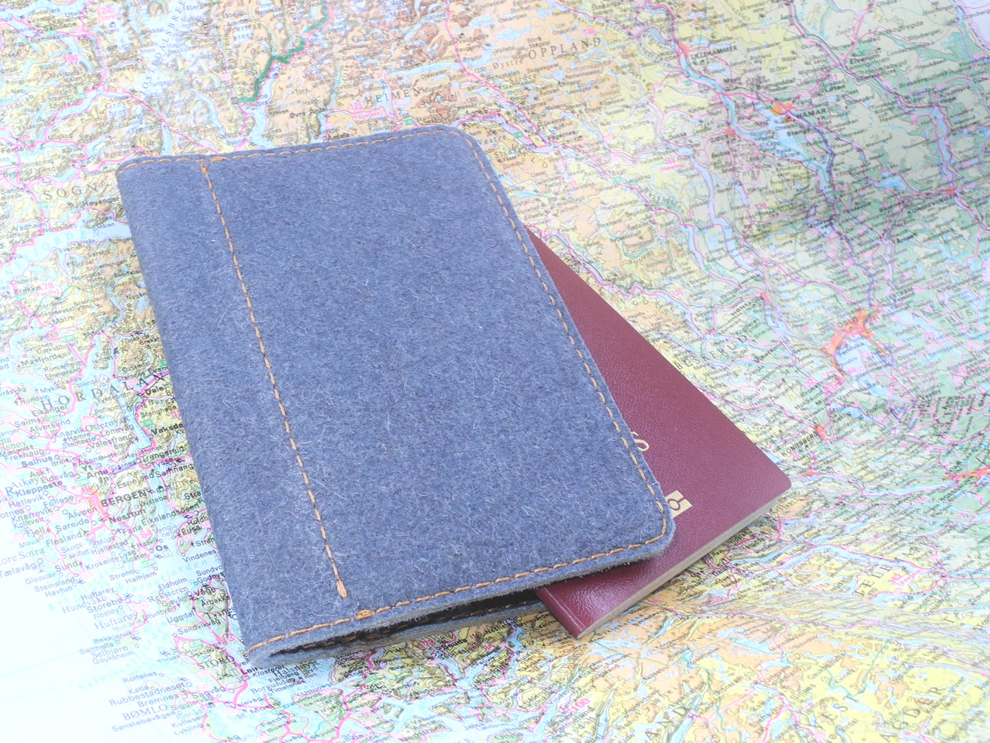 Passport holder - Pineapple fibers